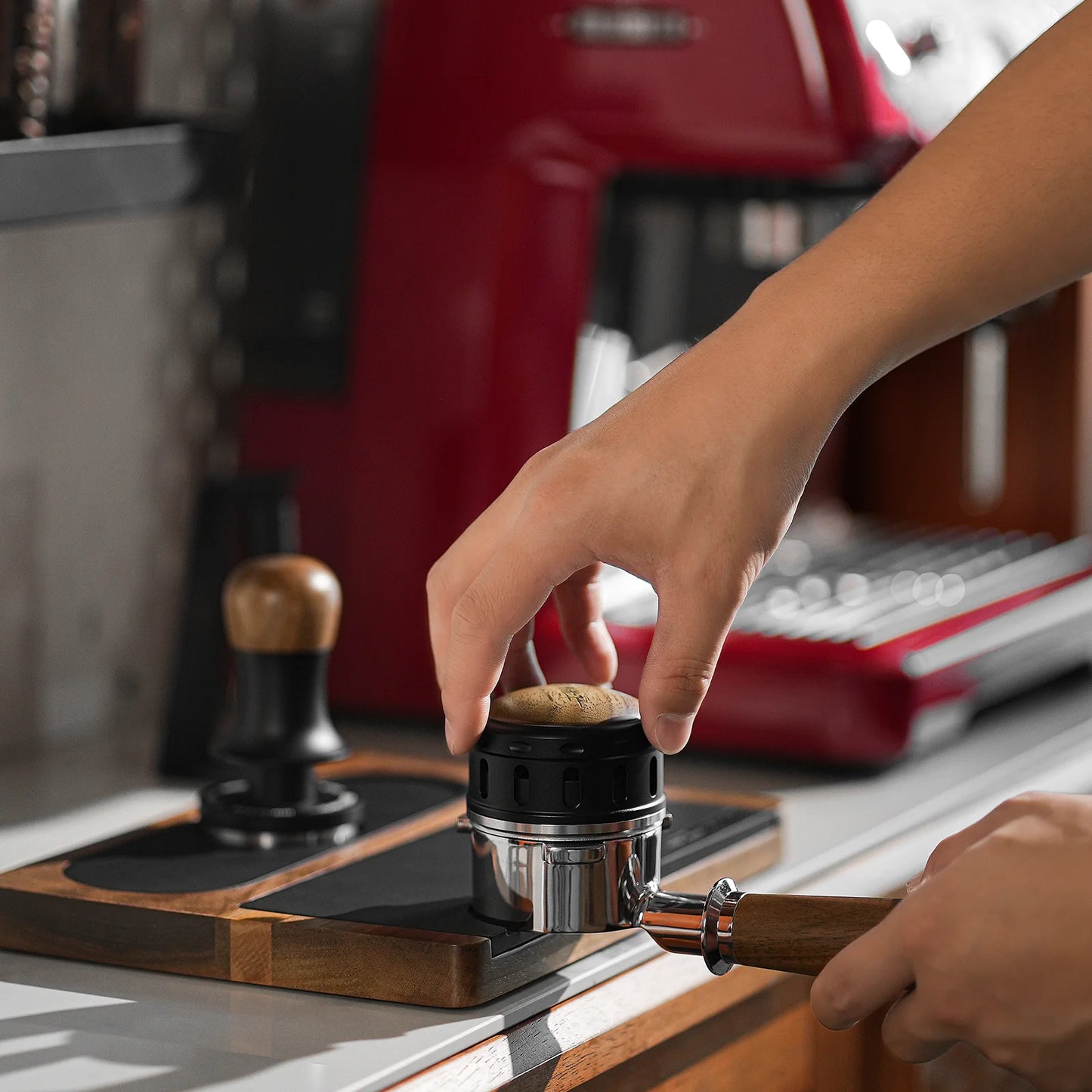 MHW-3BOMBER GRAVITY ADAPTIVE FALCON GRAVITY COFFEE DISTRIBUTOR