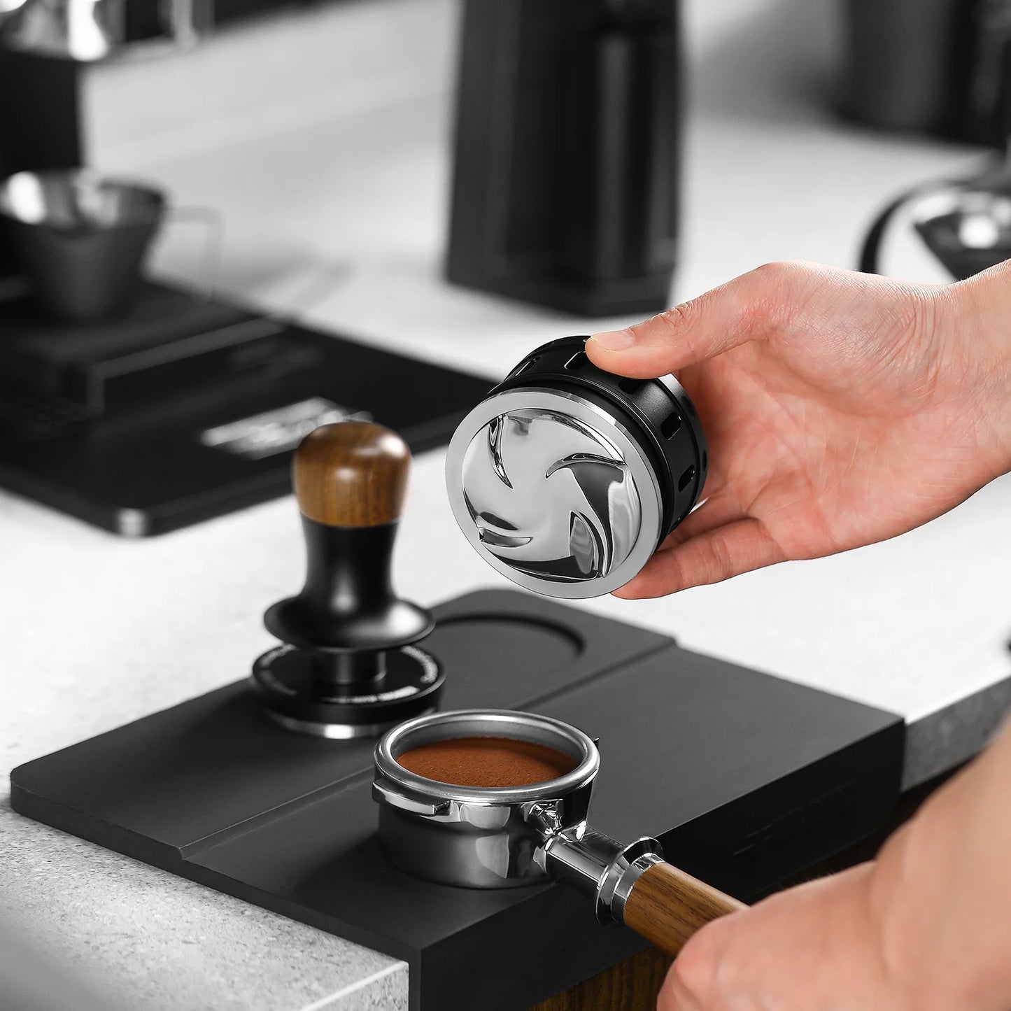 MHW-3BOMBER GRAVITY ADAPTIVE FALCON GRAVITY COFFEE DISTRIBUTOR